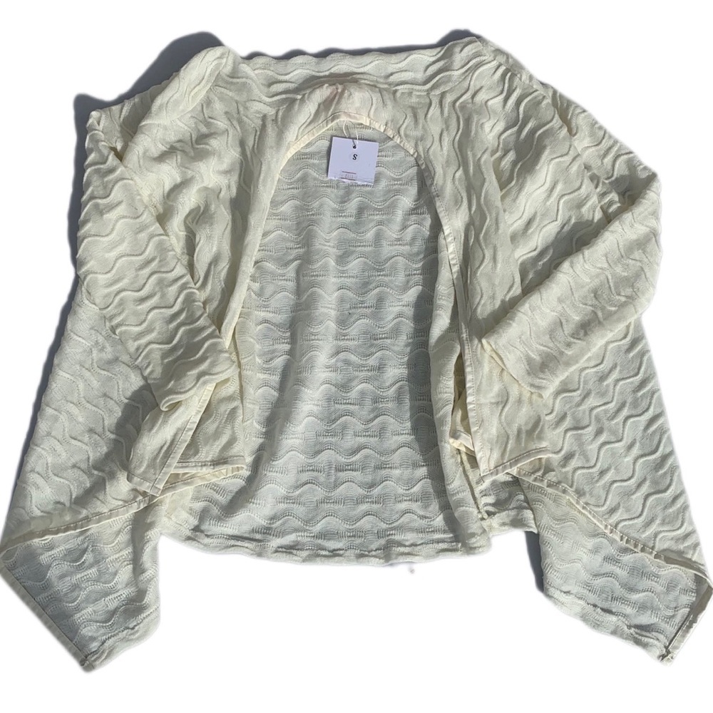 Solaris style women’s size small white unique loose layered knitted cardigan